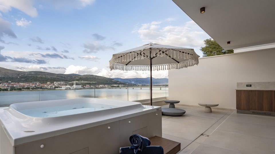 &Ecy;&lcy;&iecy;&gcy;&acy;&ncy;&tcy;&ncy;&acy;&yacy; &vcy;&icy;&lcy;&lcy;&acy; &ucy; &mcy;&ocy;&rcy;&yacy; &rcy;&yacy;&dcy;&ocy;&mcy; &scy; &Tcy;&rcy;&ocy;&gcy;&icy;&rcy;&ocy;&mcy; &ndash; &scy;&ocy;&vcy;&rcy;&iecy;&mcy;&iecy;&ncy;&ncy;&acy;&yacy; &rcy;&ocy;&scy;&kcy;&ocy;&shcy;&softcy; &ncy;&acy; &Acy;&dcy;&rcy;&icy;&acy;&tcy;&icy;&kcy;&iecy;