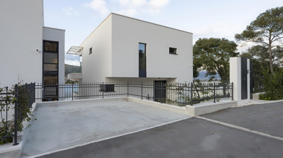 &Ecy;&lcy;&iecy;&gcy;&acy;&ncy;&tcy;&ncy;&acy;&yacy; &vcy;&icy;&lcy;&lcy;&acy; &ucy; &mcy;&ocy;&rcy;&yacy; &rcy;&yacy;&dcy;&ocy;&mcy; &scy; &Tcy;&rcy;&ocy;&gcy;&icy;&rcy;&ocy;&mcy; &ndash; &scy;&ocy;&vcy;&rcy;&iecy;&mcy;&iecy;&ncy;&ncy;&acy;&yacy; &rcy;&ocy;&scy;&kcy;&ocy;&shcy;&softcy; &ncy;&acy; &Acy;&dcy;&rcy;&icy;&acy;&tcy;&icy;&kcy;&iecy;