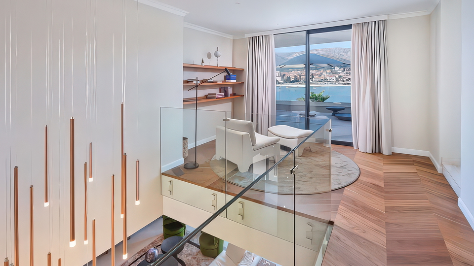 &Ecy;&lcy;&iecy;&gcy;&acy;&ncy;&tcy;&ncy;&acy;&yacy; &vcy;&icy;&lcy;&lcy;&acy; &ucy; &mcy;&ocy;&rcy;&yacy; &rcy;&yacy;&dcy;&ocy;&mcy; &scy; &Tcy;&rcy;&ocy;&gcy;&icy;&rcy;&ocy;&mcy; &ndash; &scy;&ocy;&vcy;&rcy;&iecy;&mcy;&iecy;&ncy;&ncy;&acy;&yacy; &rcy;&ocy;&scy;&kcy;&ocy;&shcy;&softcy; &ncy;&acy; &Acy;&dcy;&rcy;&icy;&acy;&tcy;&icy;&kcy;&iecy;