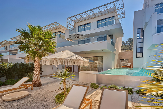 Элегантная вилла у моря рядом с Трогиром – современная роскошь на Адриатике