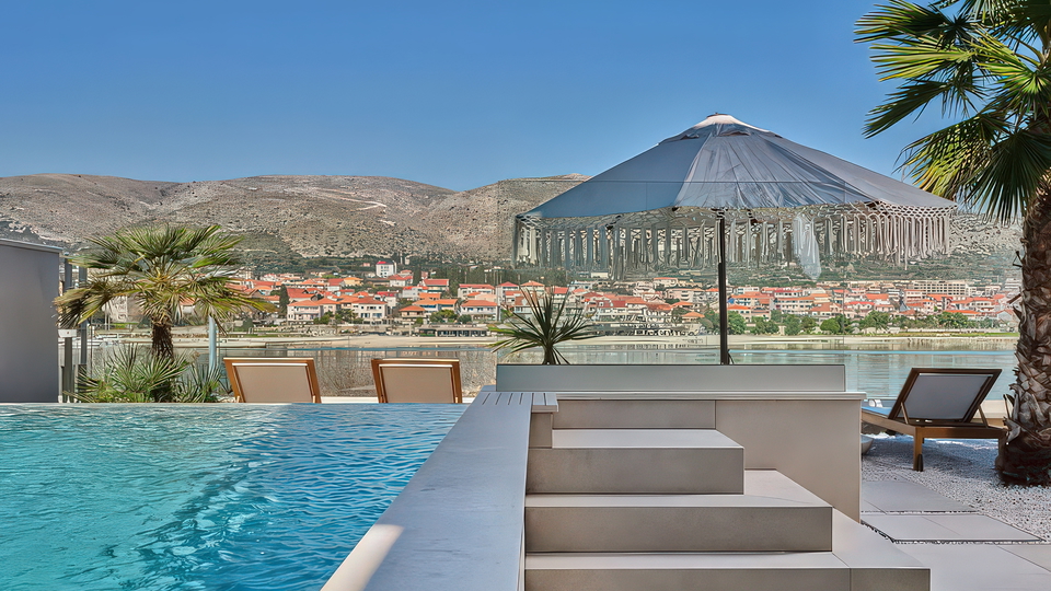 &Ecy;&lcy;&iecy;&gcy;&acy;&ncy;&tcy;&ncy;&acy;&yacy; &vcy;&icy;&lcy;&lcy;&acy; &ucy; &mcy;&ocy;&rcy;&yacy; &rcy;&yacy;&dcy;&ocy;&mcy; &scy; &Tcy;&rcy;&ocy;&gcy;&icy;&rcy;&ocy;&mcy; &ndash; &scy;&ocy;&vcy;&rcy;&iecy;&mcy;&iecy;&ncy;&ncy;&acy;&yacy; &rcy;&ocy;&scy;&kcy;&ocy;&shcy;&softcy; &ncy;&acy; &Acy;&dcy;&rcy;&icy;&acy;&tcy;&icy;&kcy;&iecy;