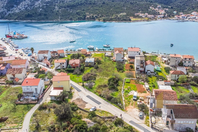 Building land 40 meters from the sea with a project for a luxury villa near Trogir!