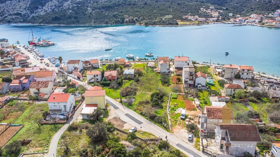 Building land 40 meters from the sea with a project for a luxury villa near Trogir!