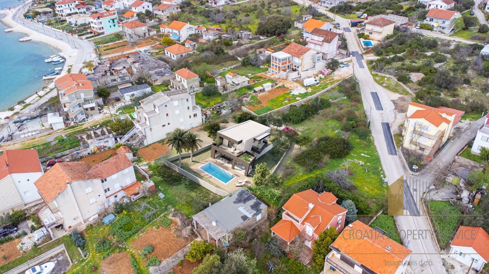 Building land 40 meters from the sea with a project for a luxury villa near Trogir!