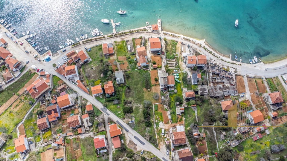 Building land 40 meters from the sea with a project for a luxury villa near Trogir!