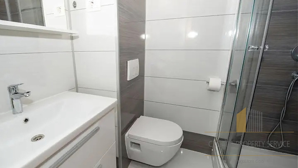 Modernly furnished apartment with a pool and terrace in an excellent location near Trogir!