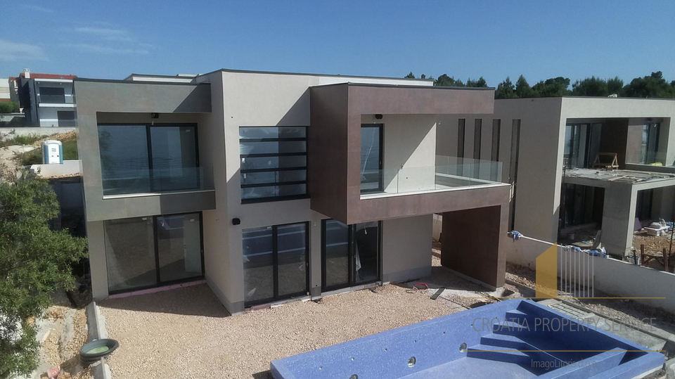 Luksuzna vila na ekskluzivni lokaciji ob plaži - Zaton!