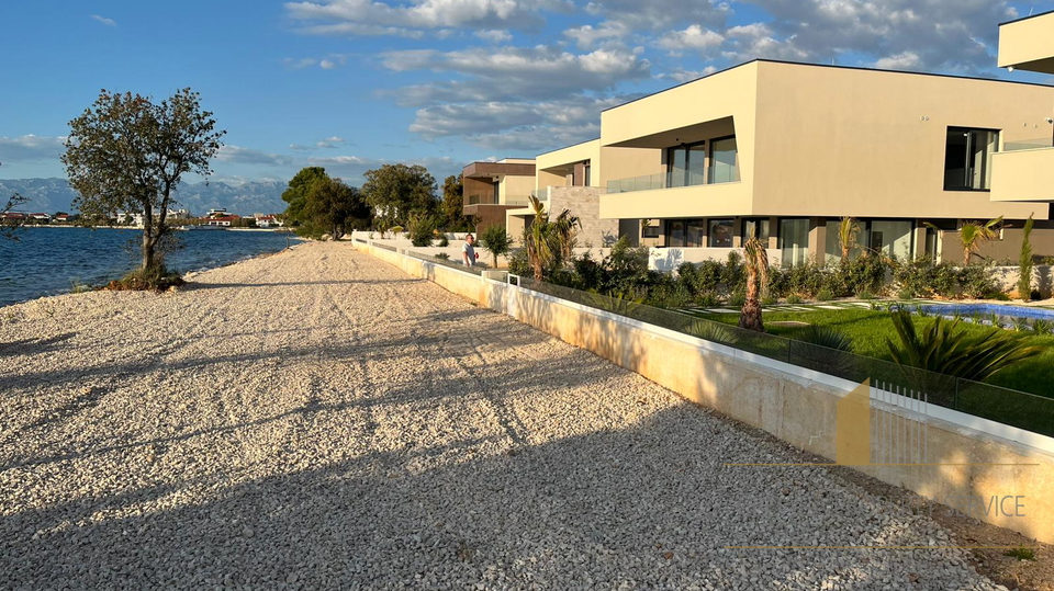 Luksuzna vila na ekskluzivni lokaciji ob plaži - Zaton!