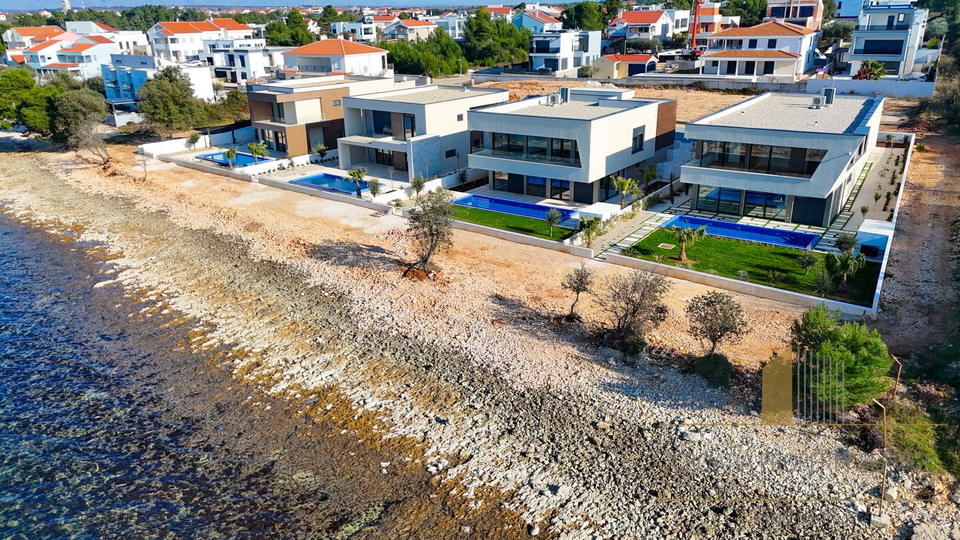 Luksuzna vila na ekskluzivni lokaciji ob plaži - Zaton!