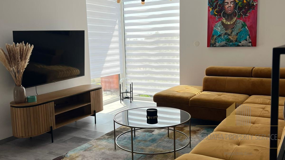 Moderan stan s vrtom u Vodicama &ndash; mirna lokacija&comma; blizina mora&excl;