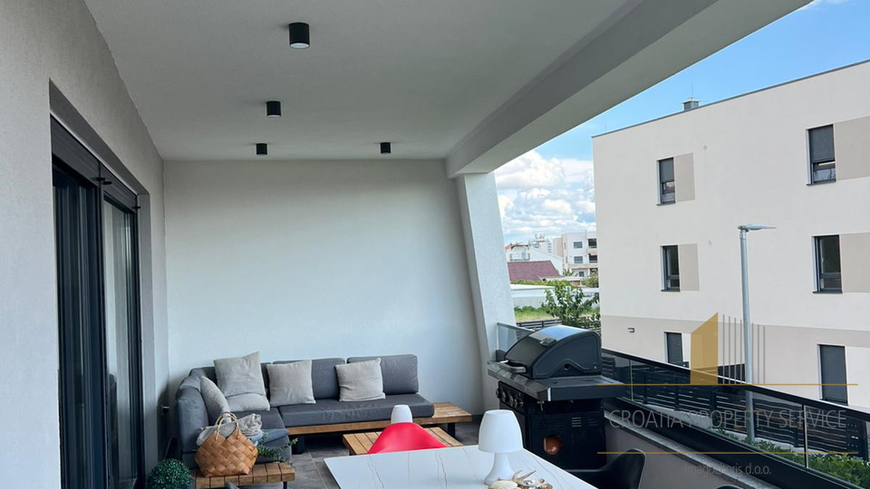 Moderan stan s vrtom u Vodicama &ndash; mirna lokacija&comma; blizina mora&excl;