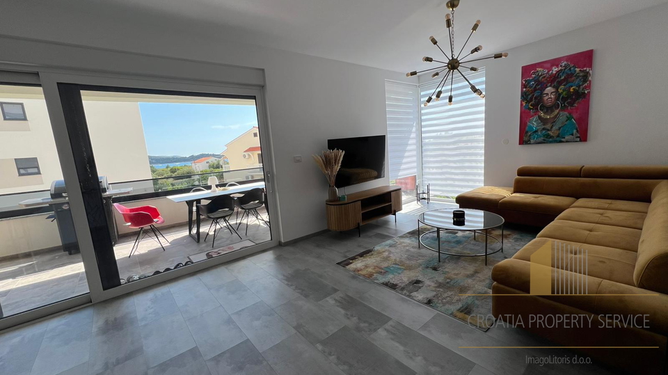 Moderan stan s vrtom u Vodicama &ndash; mirna lokacija&comma; blizina mora&excl;