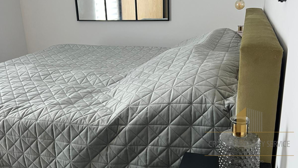 Moderan stan s vrtom u Vodicama &ndash; mirna lokacija&comma; blizina mora&excl;