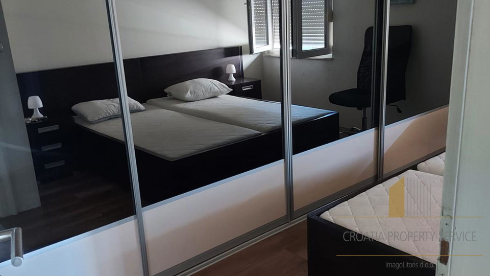 Elegantan stan s pogledom na more  - 300 m od pla&zcaron;e &Zcaron;njan&comma; Split&excl;