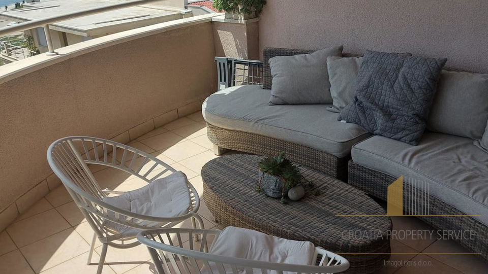 Elegantan stan s pogledom na more  - 300 m od pla&zcaron;e &Zcaron;njan&comma; Split&excl;