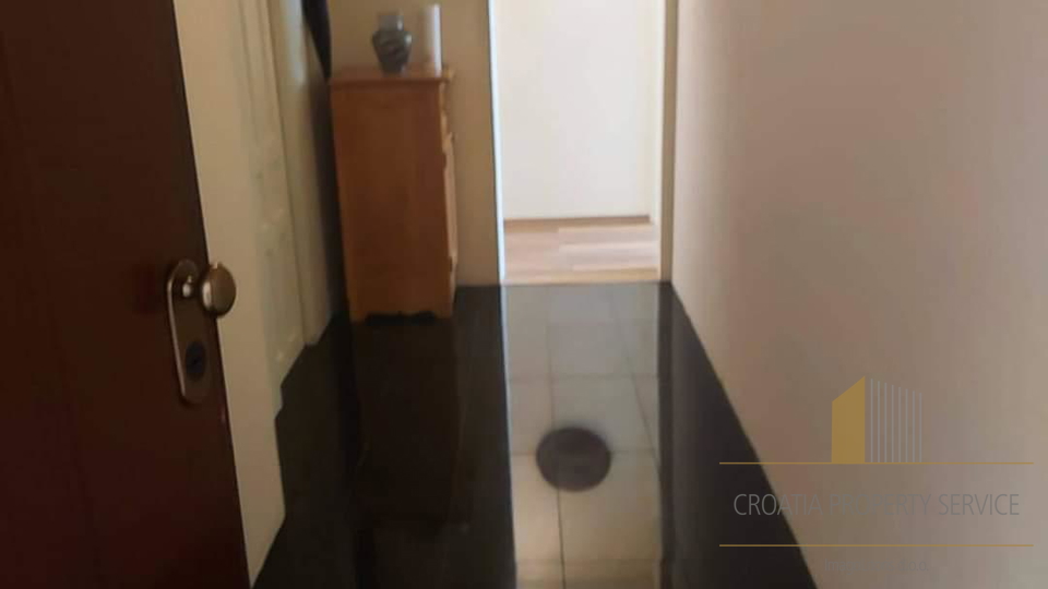 Elegantan stan s pogledom na more  - 300 m od pla&zcaron;e &Zcaron;njan&comma; Split&excl;