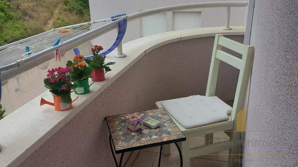 Elegantan stan s pogledom na more  - 300 m od pla&zcaron;e &Zcaron;njan&comma; Split&excl;