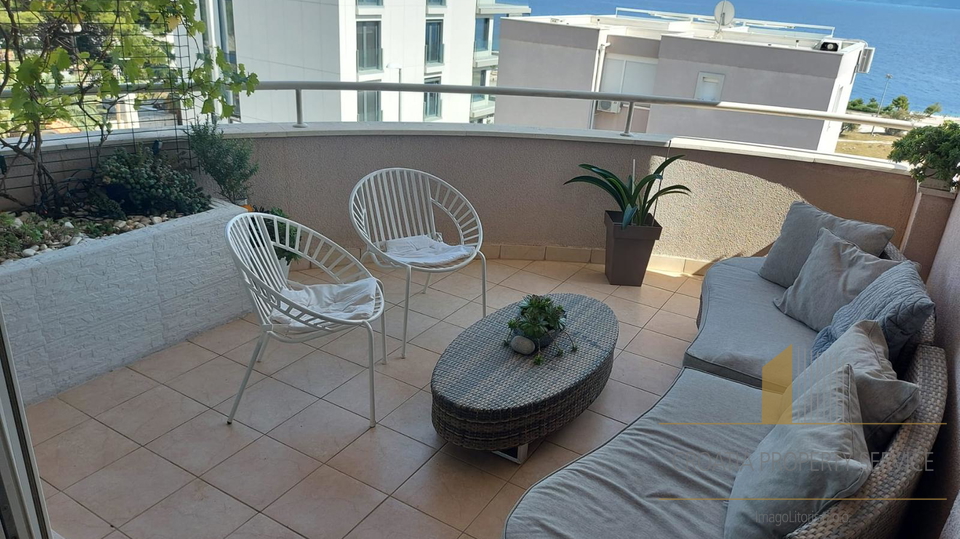 Elegantan stan s pogledom na more  - 300 m od pla&zcaron;e &Zcaron;njan&comma; Split&excl;