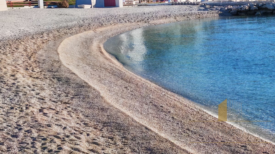 Elegantan stan s pogledom na more  - 300 m od pla&zcaron;e &Zcaron;njan&comma; Split&excl;