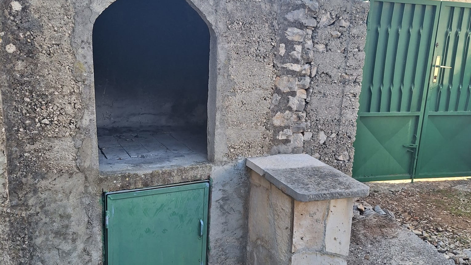 Prekrasna kamena ku&cacute;a 200 m od mora na Drveniku&excl;