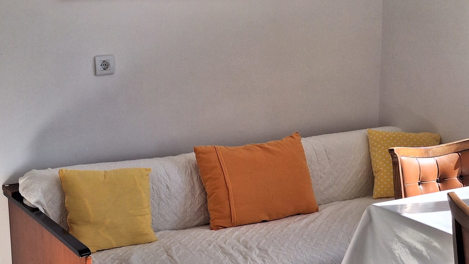 Prekrasna kamena ku&cacute;a 200 m od mora na Drveniku&excl;