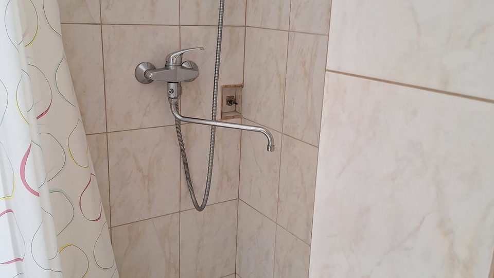 Prekrasna kamena ku&cacute;a 200 m od mora na Drveniku&excl;