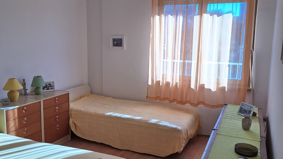 Prekrasna kamena ku&cacute;a 200 m od mora na Drveniku&excl;