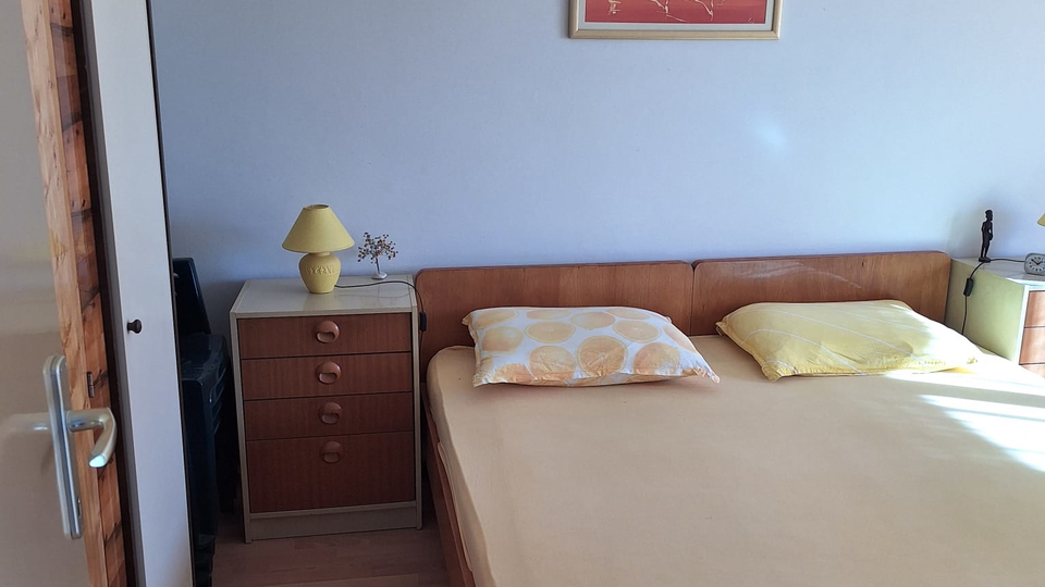 Prekrasna kamena ku&cacute;a 200 m od mora na Drveniku&excl;