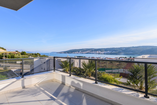 Luxury penthouse with rooftop terrace and open sea view in Trogir!