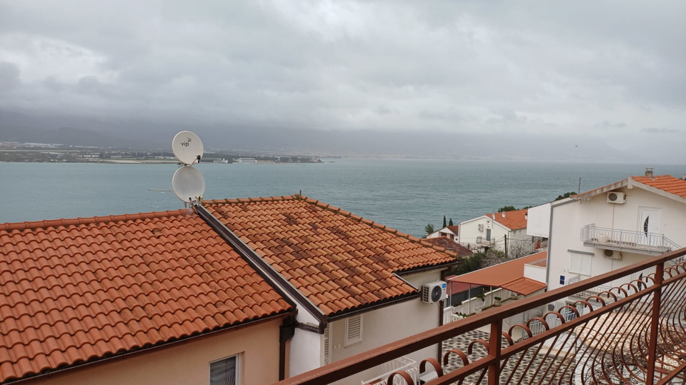 &Ccaron;udovita apartmajska hi&scaron;a z odprtim pogledom na morje na otoku &Ccaron;iovu&excl;