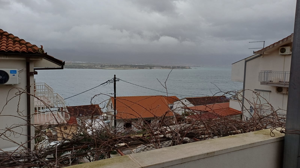 &Ccaron;udovita apartmajska hi&scaron;a z odprtim pogledom na morje na otoku &Ccaron;iovu&excl;