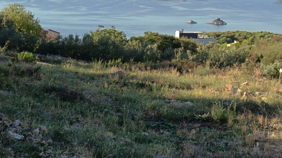 Izvrsna prilika za investiciju&colon; Gra&dstrok;evinsko zemlji&scaron;te s pogledom na more u okolici Trogira&excl;