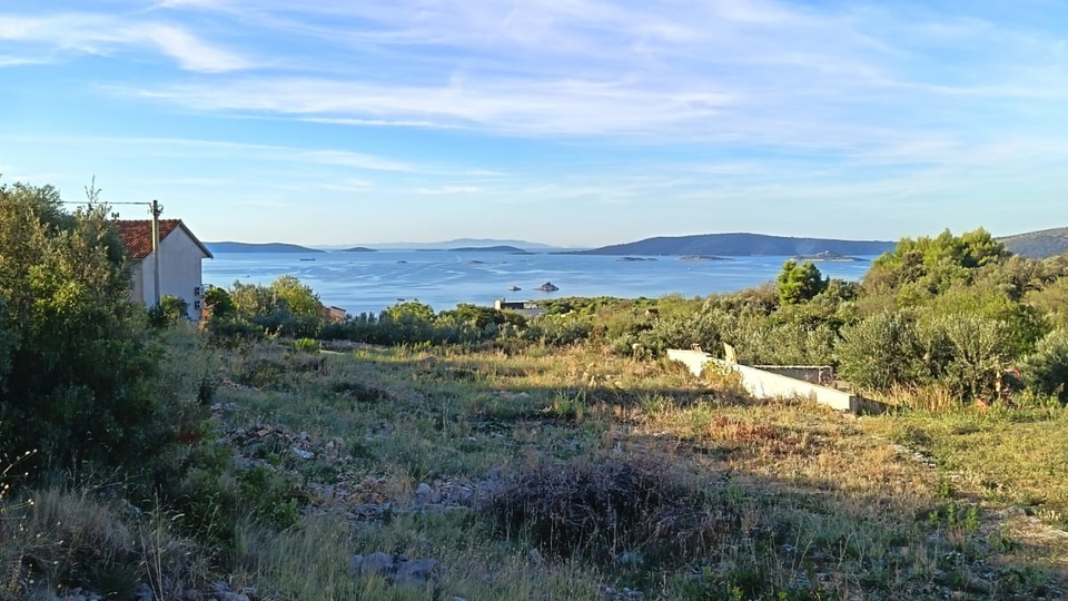 Izvrsna prilika za investiciju&colon; Gra&dstrok;evinsko zemlji&scaron;te s pogledom na more u okolici Trogira&excl;