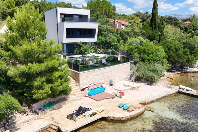 Exklusive Villa in erster Meereslinie in der Umgebung von Zadar!