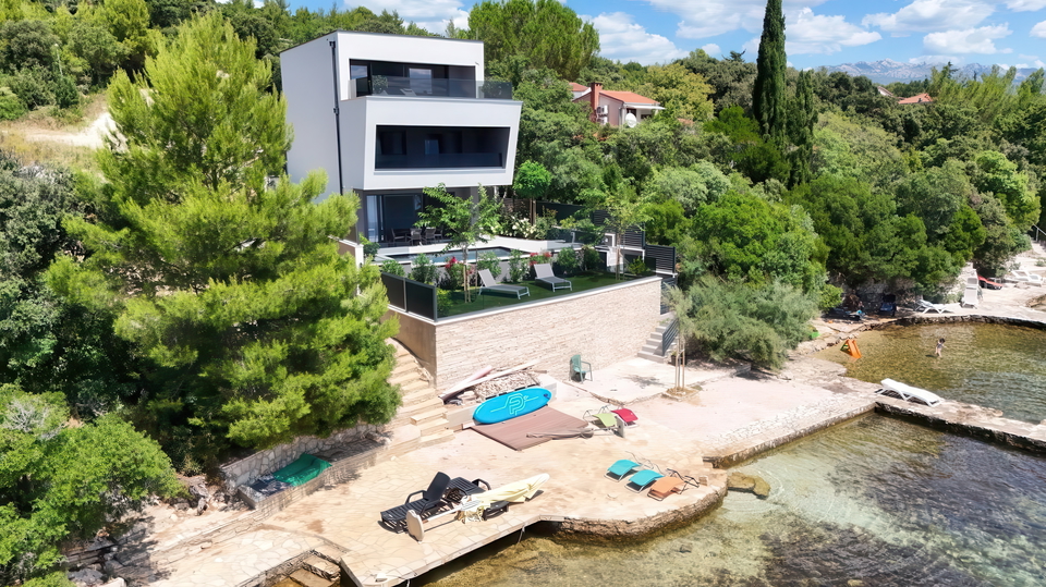 Exklusive Villa in erster Meereslinie in der Umgebung von Zadar&excl;