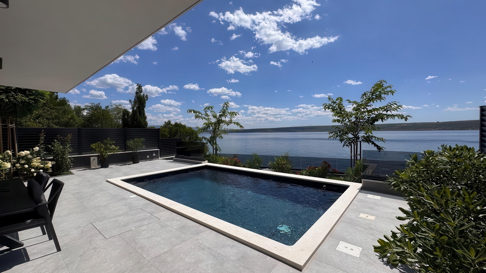 Exklusive Villa in erster Meereslinie in der Umgebung von Zadar&excl;