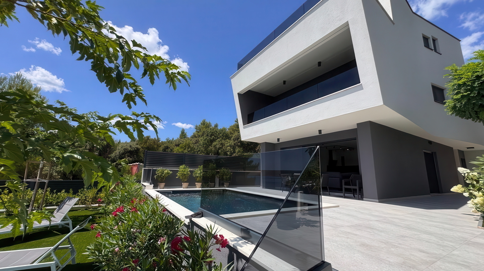 Exklusive Villa in erster Meereslinie in der Umgebung von Zadar&excl;