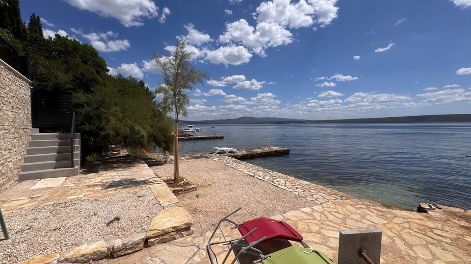 Exklusive Villa in erster Meereslinie in der Umgebung von Zadar&excl;