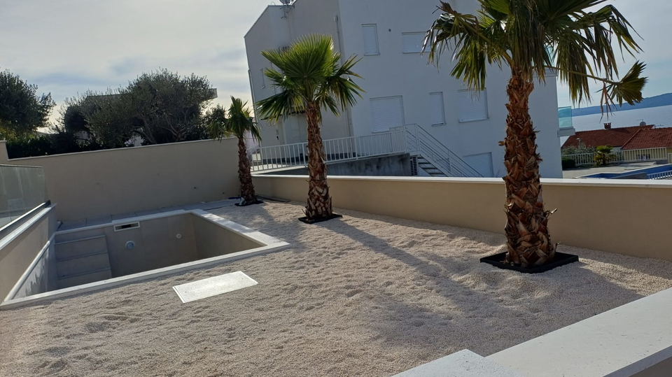 Luxurious three-bedroom apartment with sea view &ndash; &Ccaron;iovo&comma; 250 m from the sea&excl;