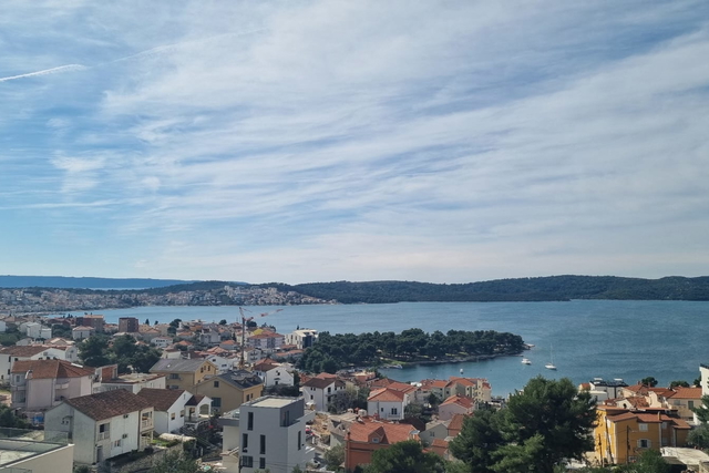 Appartamento di lusso con due camere da letto e vista mare a 350 m dalla spiaggia a Čiovo!