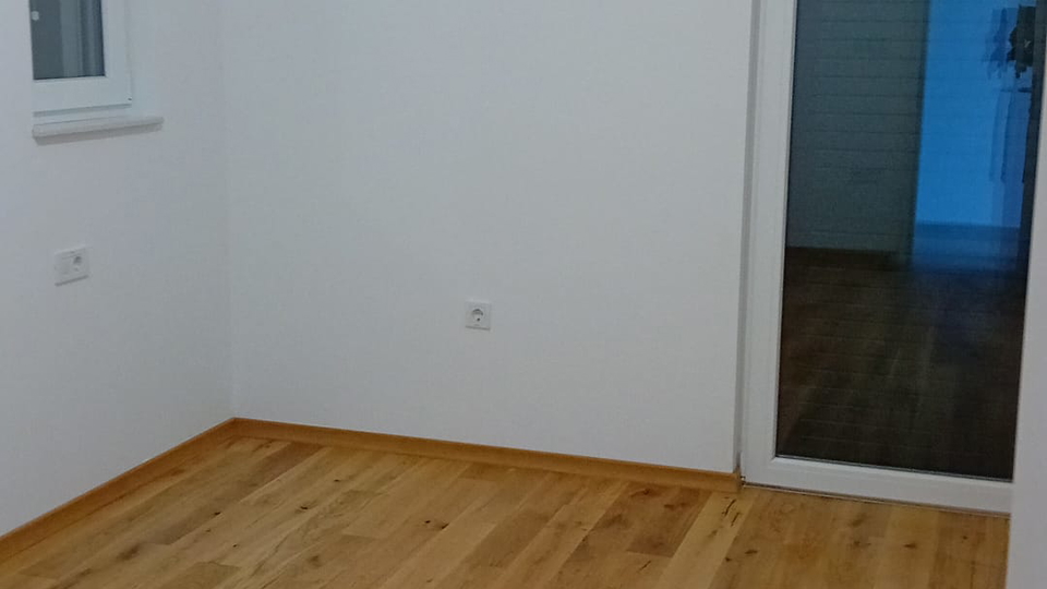 Luxury three-bedroom apartment in a new building&comma; first row by the beach near &Scaron;ibenik&excl;