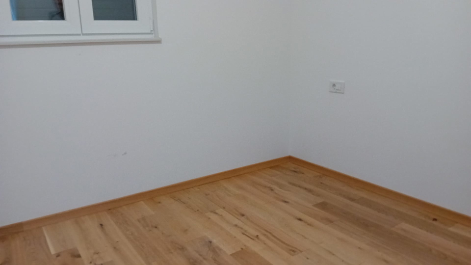 Luksuzni penthouse v novogradnji&comma; prvi vrsti ob pla&zcaron;i v okolici &Scaron;ibenika&excl;