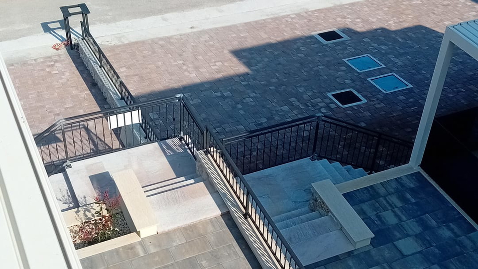 Luxury three-bedroom apartment in a new building&comma; first row by the beach near &Scaron;ibenik&excl;