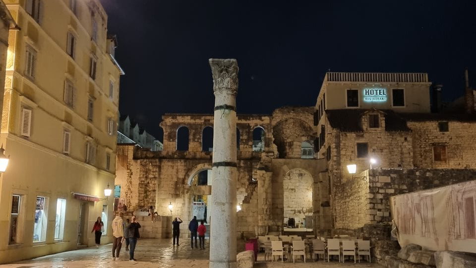 Luxury two-bedroom apartment for sale in the center of Split&excl;