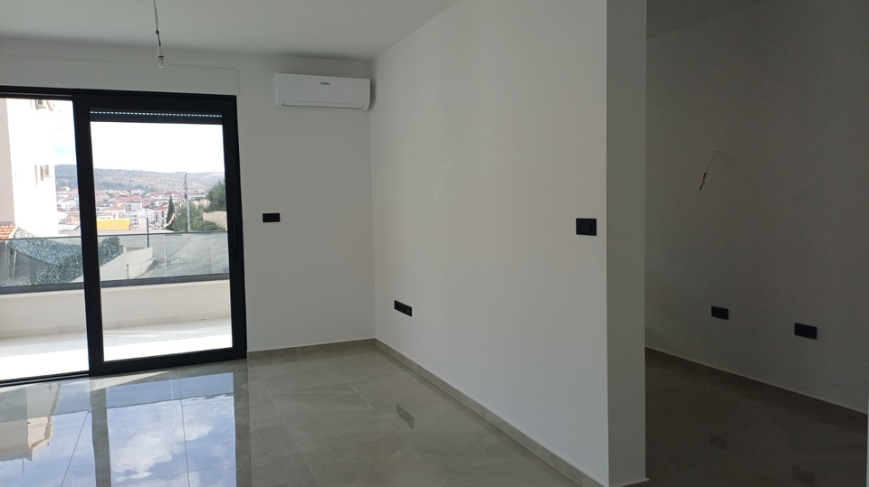Luxury three-bedroom apartment in a new building 150 m from the beach&excl; &Ccaron;iovo&comma; Trogir&excl;