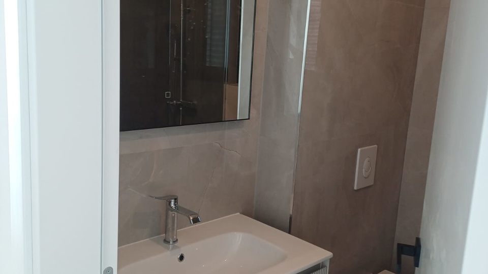 Luxury three-bedroom apartment in a new building 150 m from the beach&excl; &Ccaron;iovo&comma; Trogir&excl;