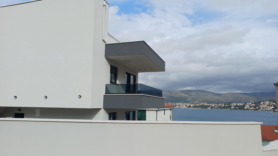 Luxury three-bedroom apartment in a new building 150 m from the beach&excl; &Ccaron;iovo&comma; Trogir&excl;