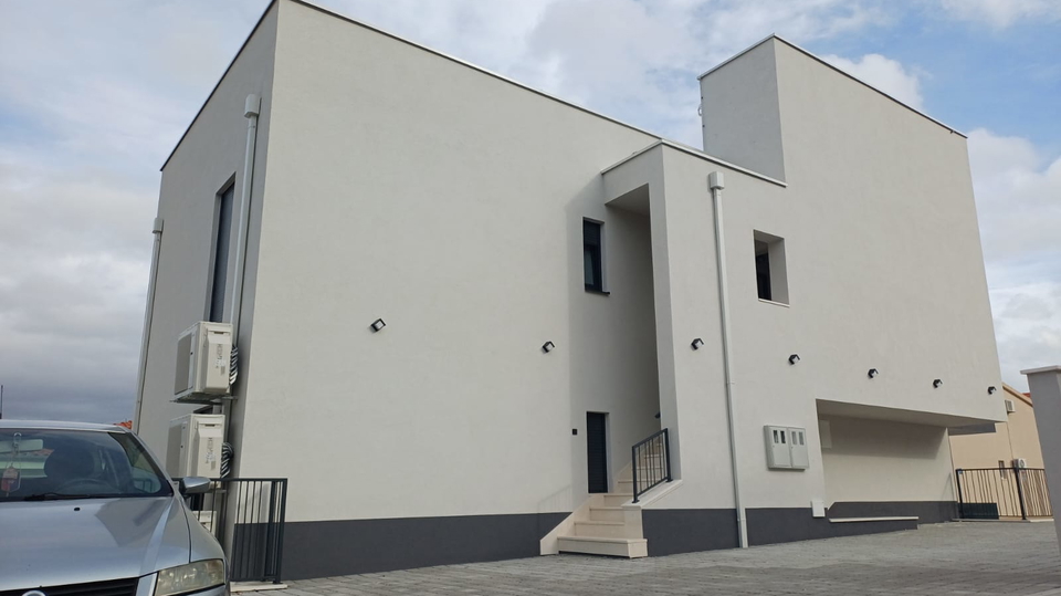 Luxury three-bedroom apartment in a new building 150 m from the beach&excl; &Ccaron;iovo&comma; Trogir&excl;