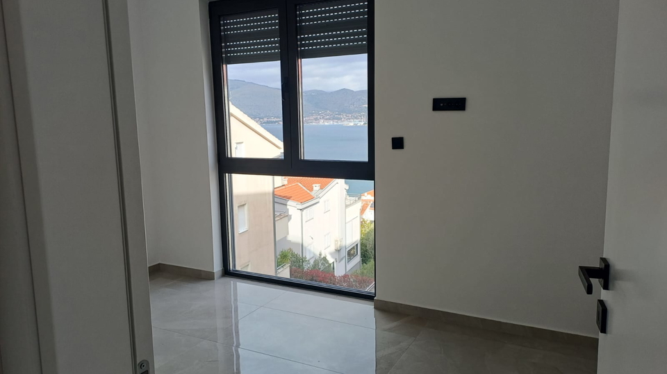 Luxury three-bedroom apartment in a new building 150 m from the beach&excl; &Ccaron;iovo&comma; Trogir&excl;