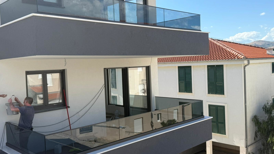 Luxury three-bedroom apartment in a new building 150 m from the beach&excl; &Ccaron;iovo&comma; Trogir&excl;